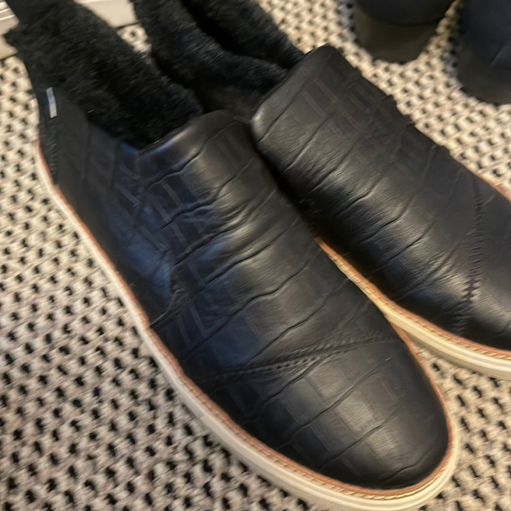 Parson toms black slip on sneaker